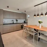 Grljevacka Vi * Podstrana